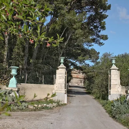 Bed and Breakfast Chateau Le Bouis & Wine