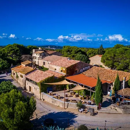 Chateau Le Bouis & Wine Bed and Breakfast Gruissan