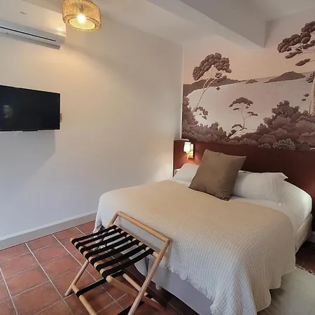Bed & Breakfast Chateau Le Bouis Gruissan