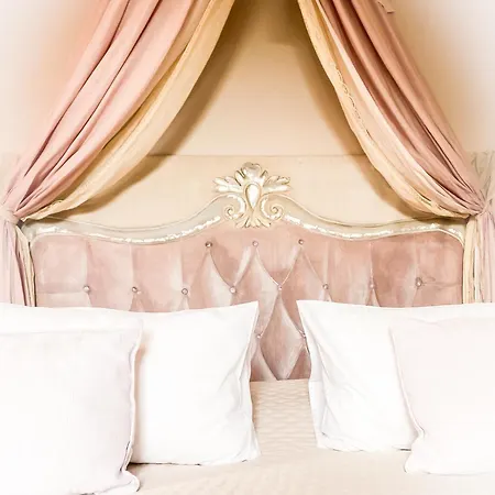 Bed and Breakfast Chateau Le Bouis & Wine 4*