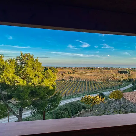 Chateau Le Bouis & Wine Bed and Breakfast Gruissan