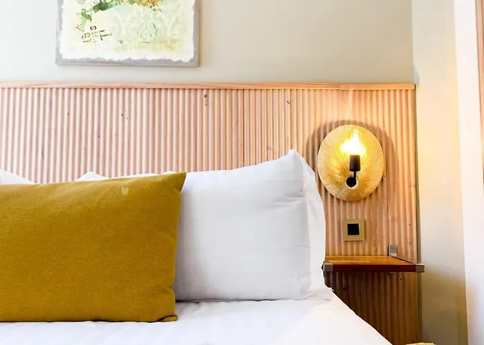 Chateau Le Bouis Bed and Breakfast Gruissan