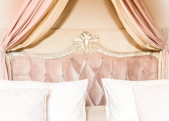 Bed and Breakfast Chateau Le Bouis 4*